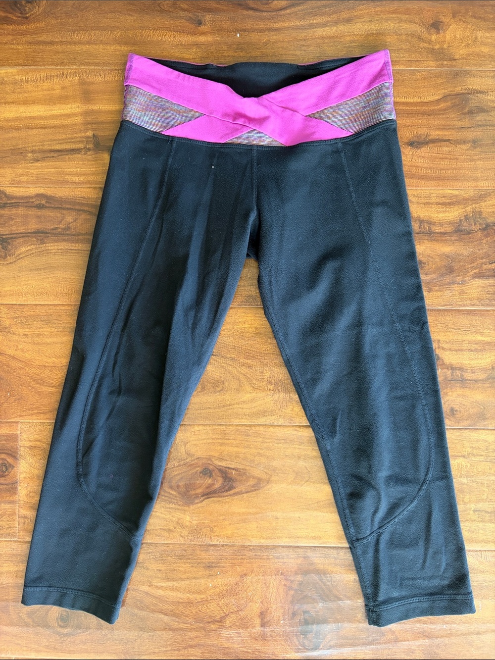 lululemon athletica Black Capri Leggings w/Magenta Crossover Waistband - Size 6